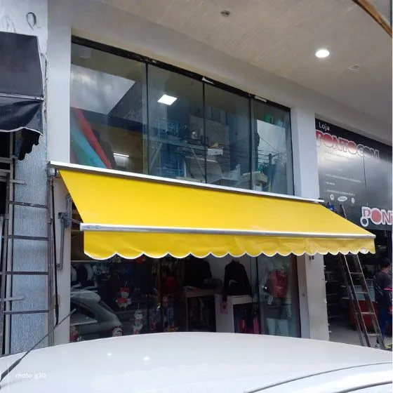 Toldo Cortina com Braços Laterais em Alto de Pinheiros, Paulínia SP — Cobertura em quintal residencial coberto