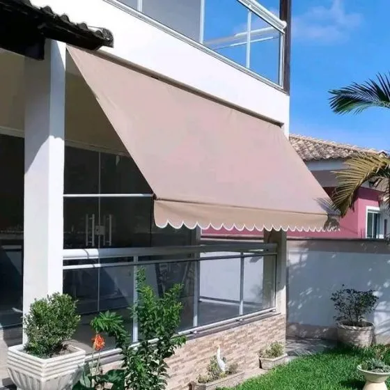 Toldo Cortina com Braços Laterais em Alto de Pinheiros, Paulínia SP — Cobertura com calha lateral para escoamento