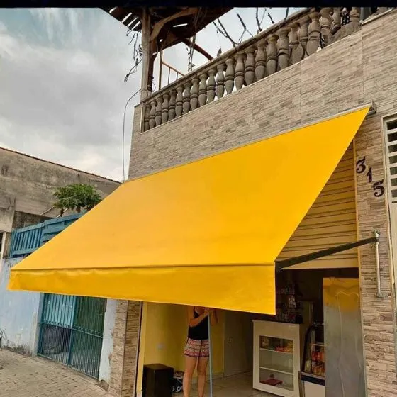 Toldo Cortina com Braços Laterais em Alto de Pinheiros, Paulínia SP — Instalação em fachada comercial